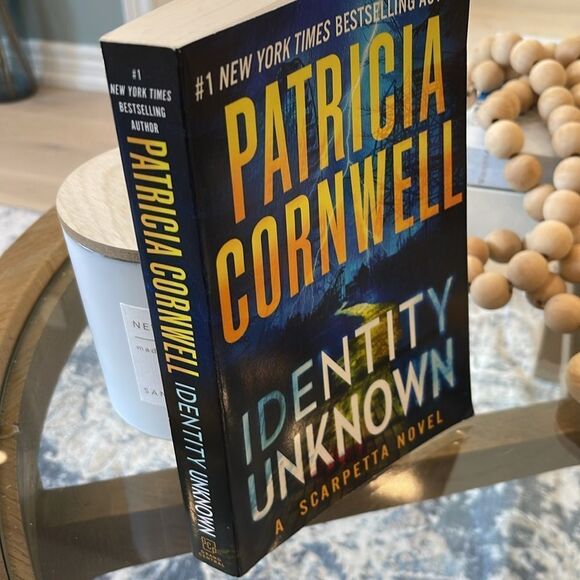Patricia Cornwell - Identity Unknown - Picture 4 of 6